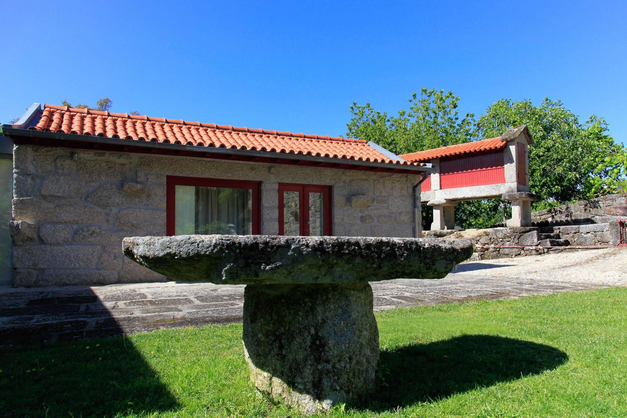 维埃拉·多米尼奥 Aldeia Turistica De Louredo旅馆 外观 照片